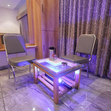 Hotel Horizon & Restaurant Сурат Экстерьер фото