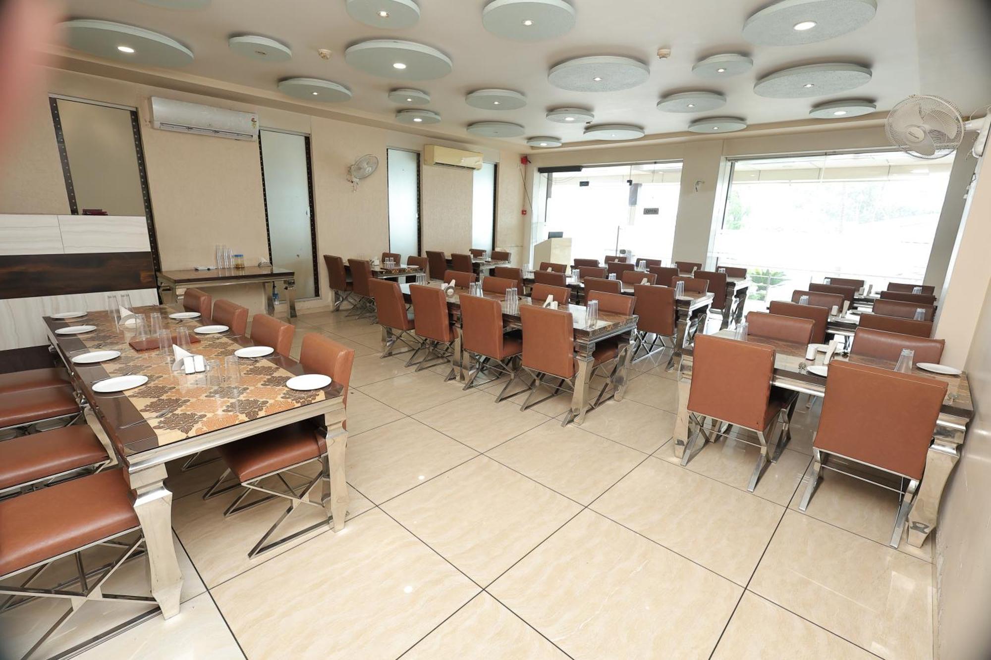 Hotel Horizon & Restaurant Сурат Экстерьер фото
