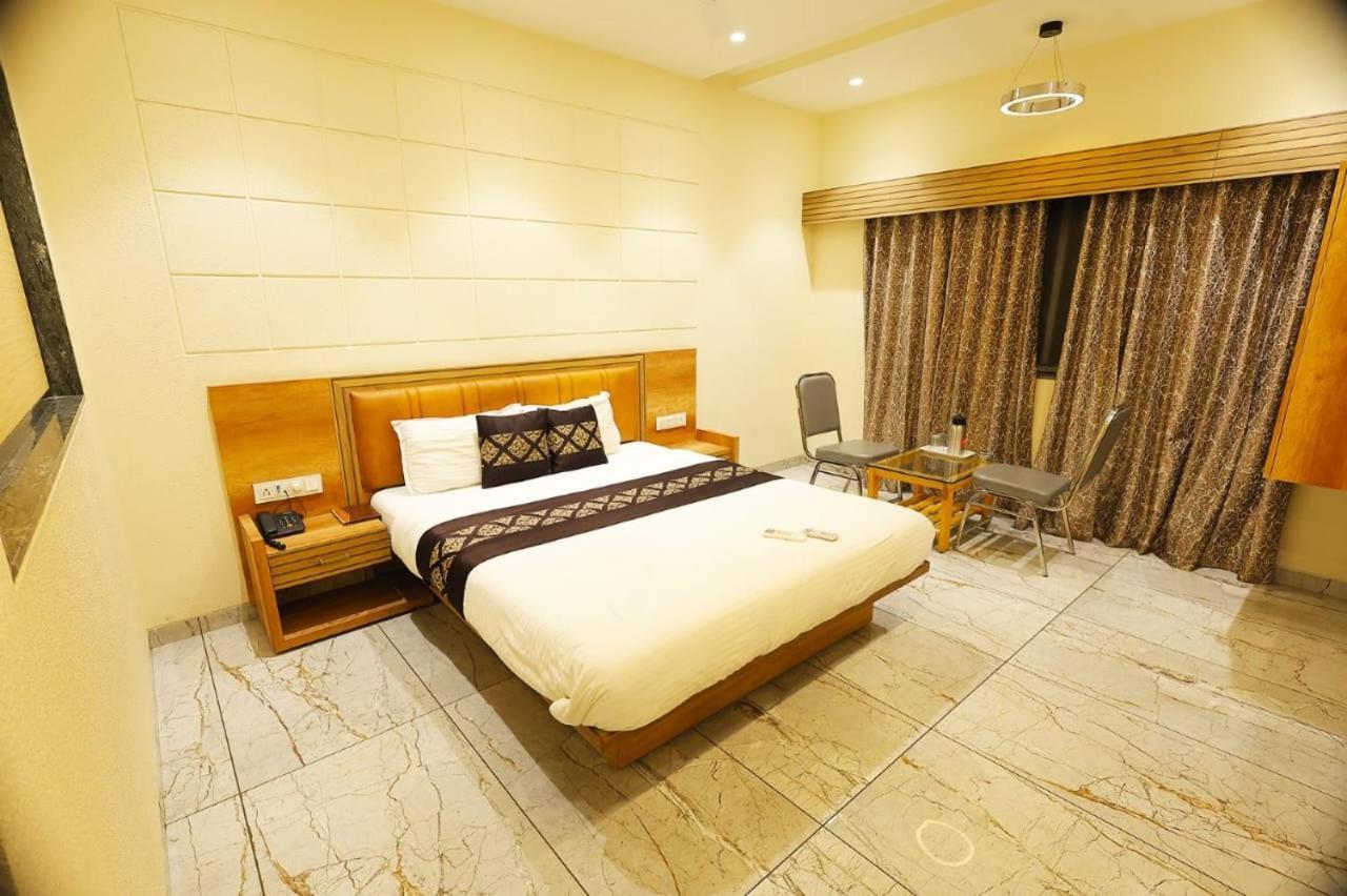 Hotel Horizon & Restaurant Сурат Экстерьер фото