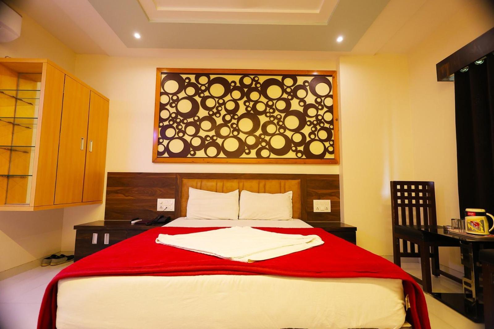 Hotel Horizon & Restaurant Сурат Экстерьер фото