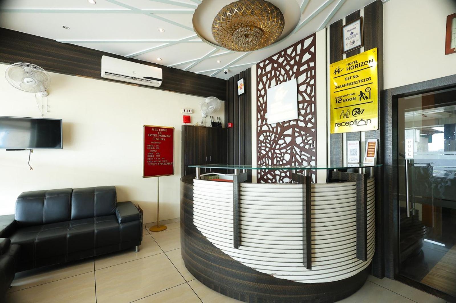 Hotel Horizon & Restaurant Сурат Экстерьер фото