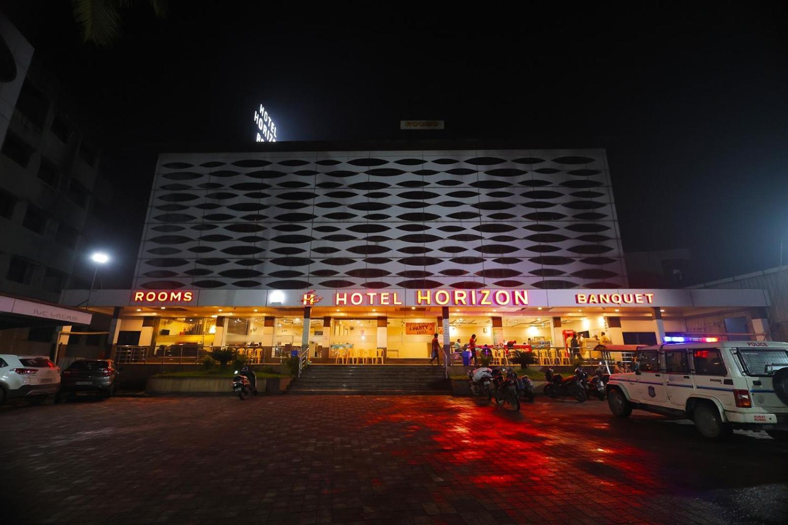 Hotel Horizon & Restaurant Сурат Экстерьер фото